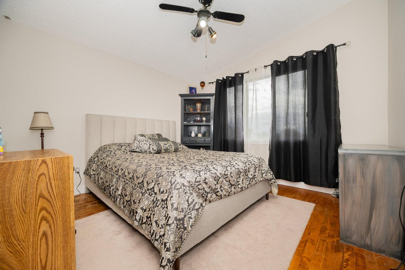 Bedroom - 1438 Rue Franklin, Laval (Chomedey), QC - Indoor Photo Showing Bedroom
