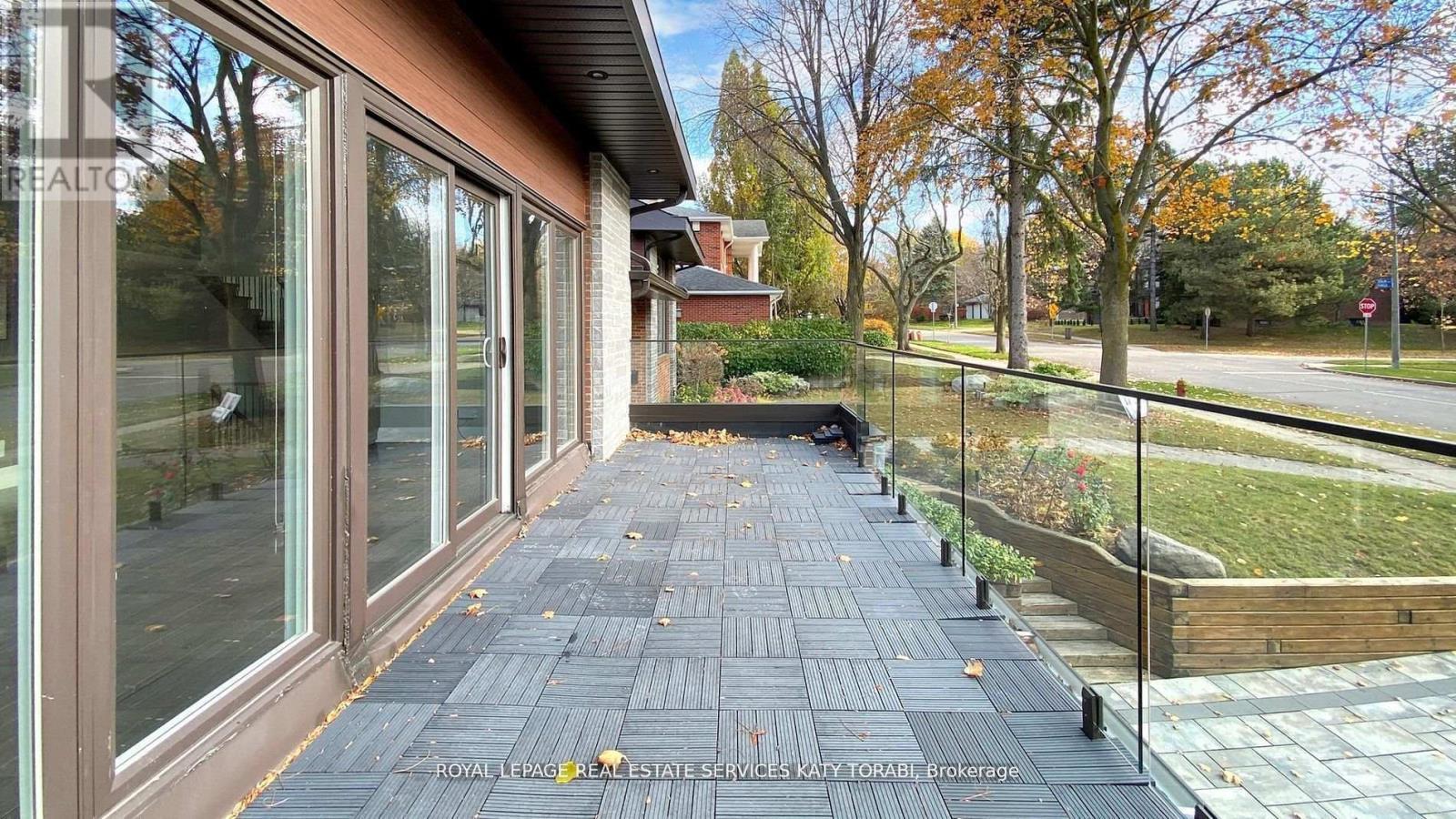 136 Denlow Boulevard, Toronto, ON - Outdoor With Exterior