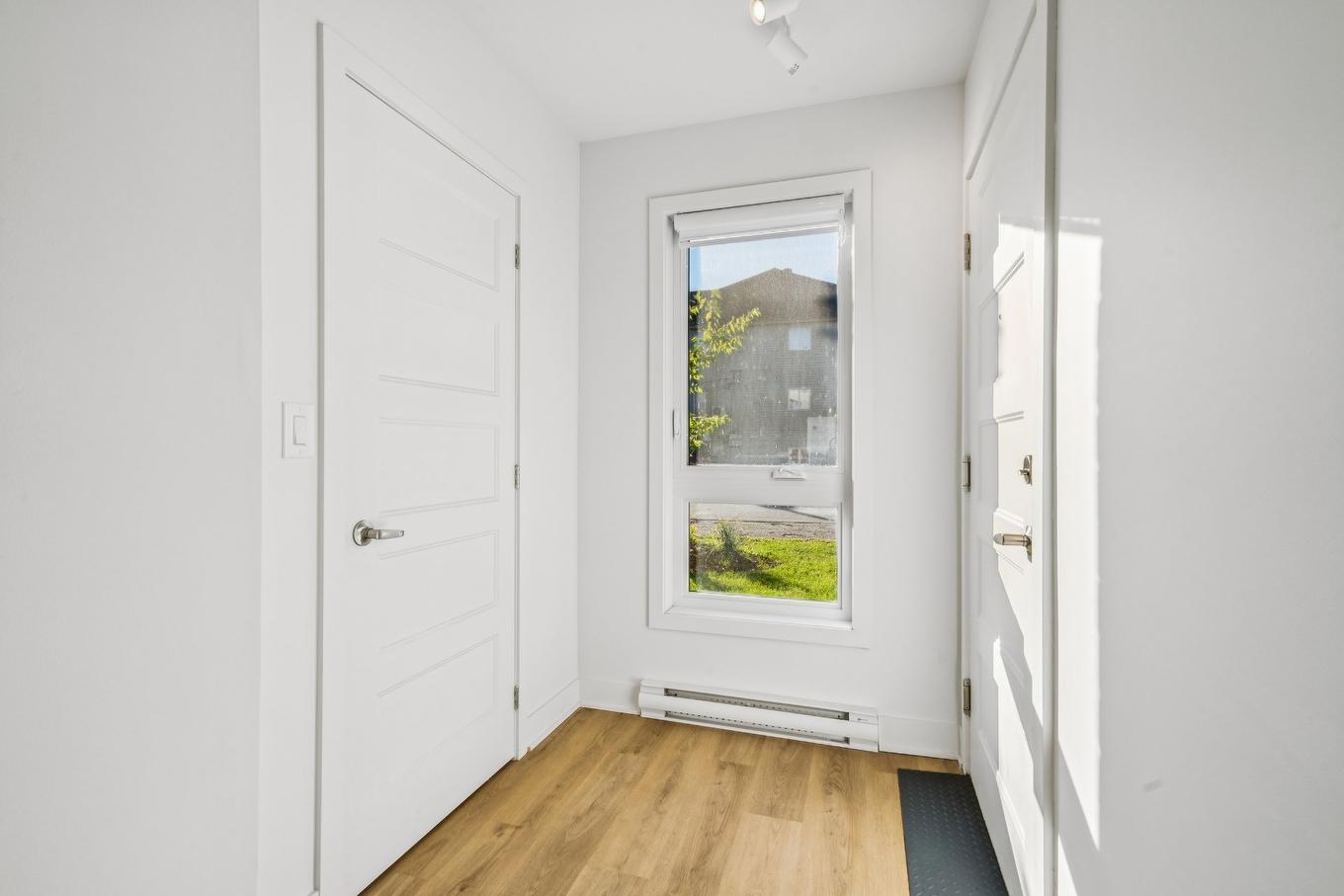 Hall - 2-6 Av. Du Parc, Salaberry-De-Valleyfield, QC - Indoor Photo Showing Other Room