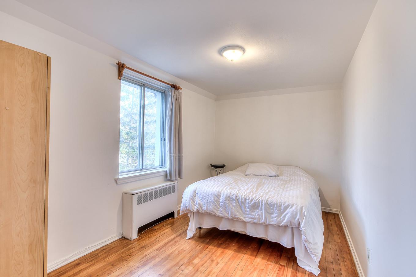 Chambre à coucher - 2341 Rue Lavallée, Montréal (Ahuntsic-Cartierville), QC - Indoor Photo Showing Bedroom