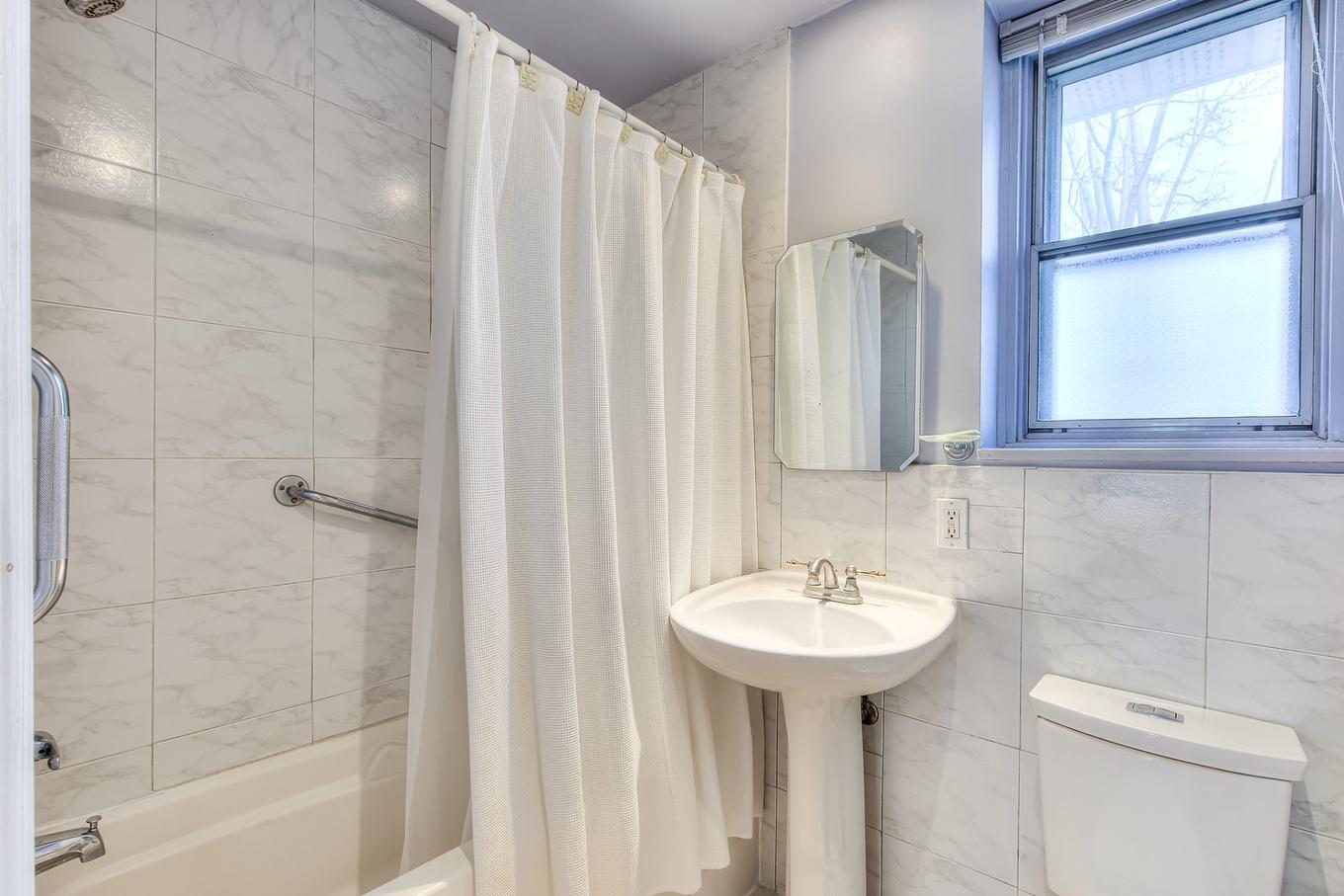 Salle de bains - 2341 Rue Lavallée, Montréal (Ahuntsic-Cartierville), QC - Indoor Photo Showing Bathroom