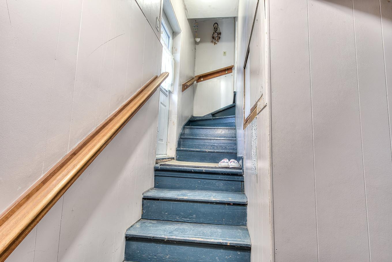 Escalier - 2341 Rue Lavallée, Montréal (Ahuntsic-Cartierville), QC - Indoor Photo Showing Other Room