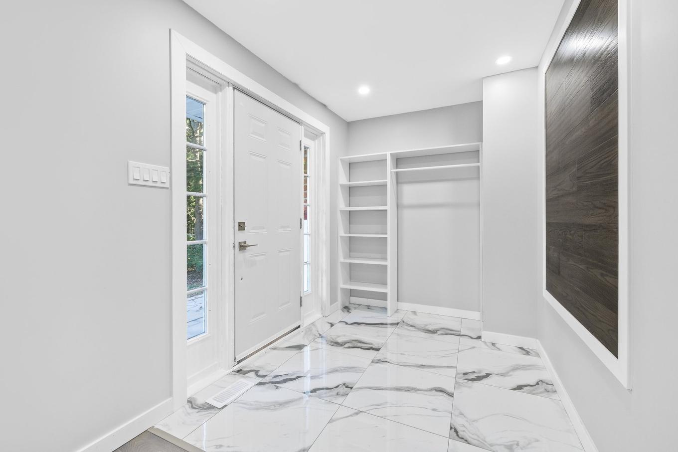 Hall d'entrée/Vestibule - 3162 Rue Pine Tree, Saint-Lazare, QC - Indoor Photo Showing Other Room