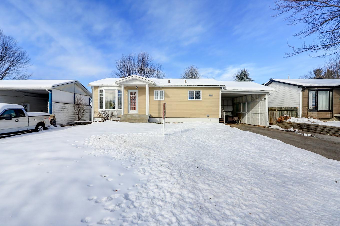 Façade - 17 Carré Rémi, Blainville, QC - Outdoor