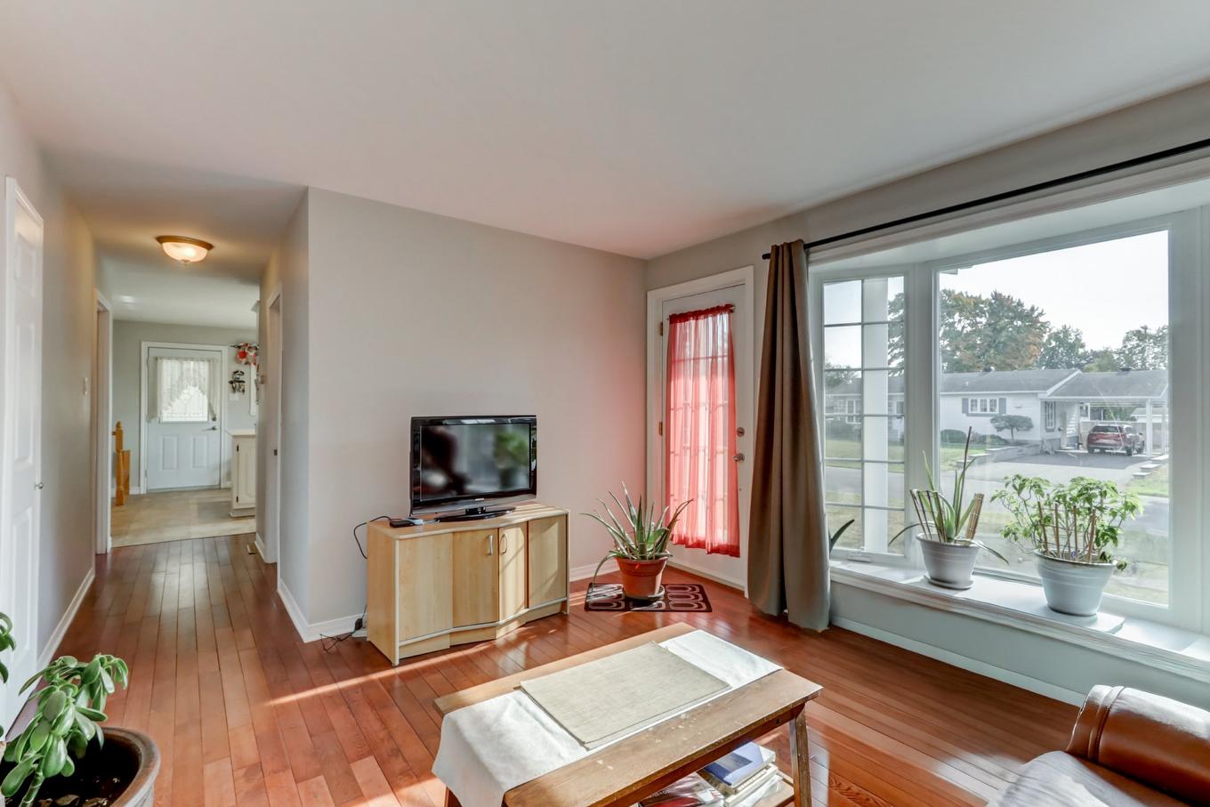 Salon - 17 Carré Rémi, Blainville, QC - Indoor Photo Showing Living Room
