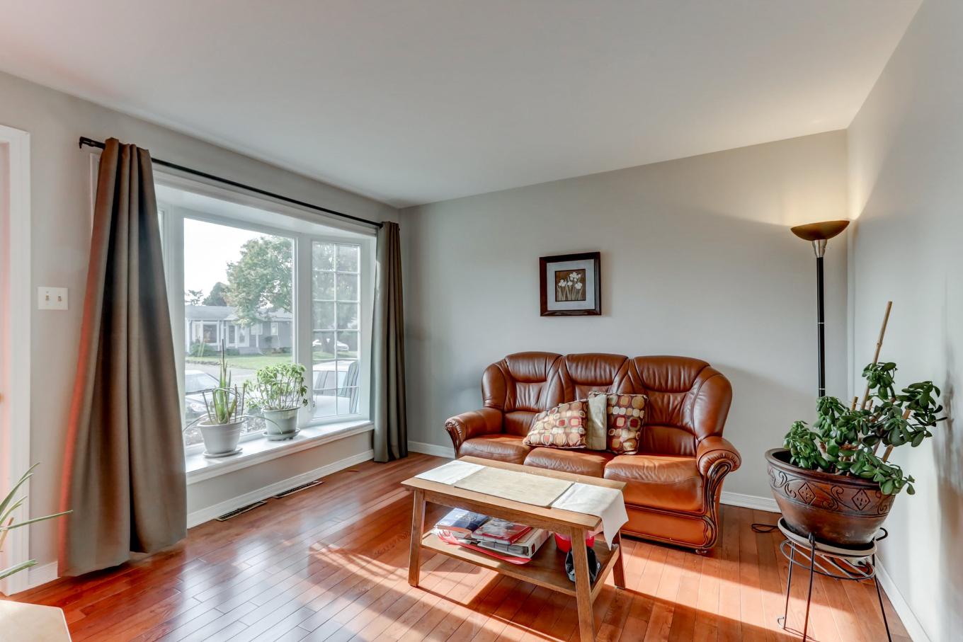 Salon - 17 Carré Rémi, Blainville, QC - Indoor Photo Showing Living Room