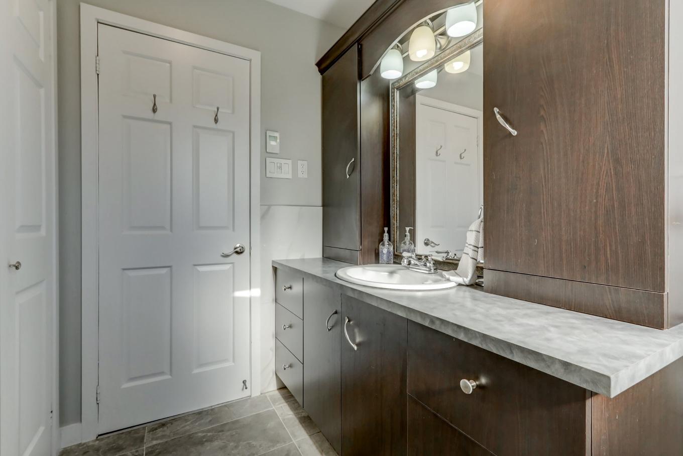 Salle de bains - 17 Carré Rémi, Blainville, QC - Indoor Photo Showing Bathroom