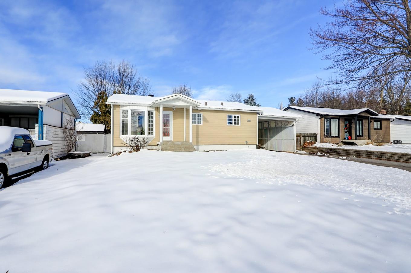 Façade - 17 Carré Rémi, Blainville, QC - Outdoor