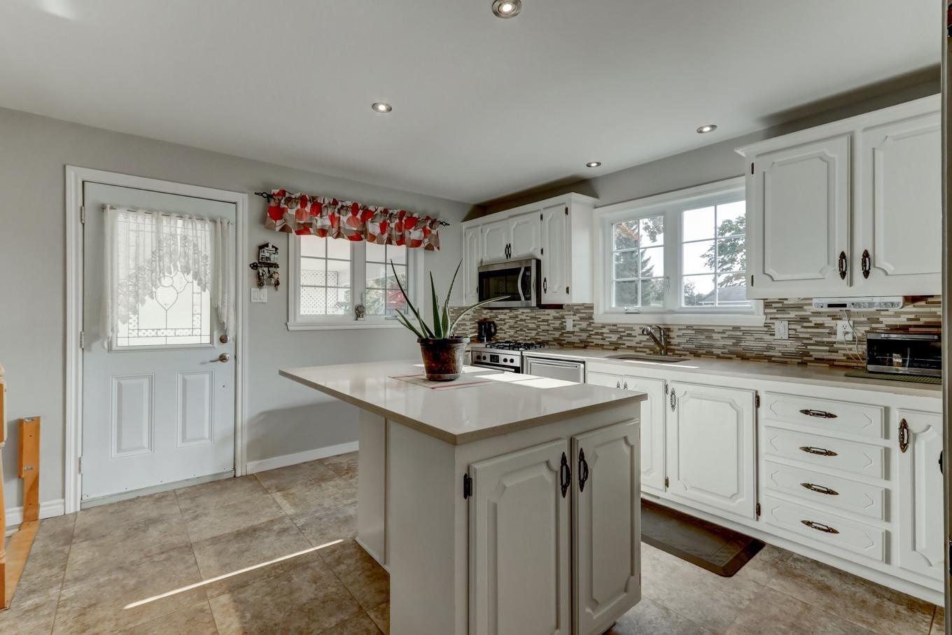 Cuisine - 17 Carré Rémi, Blainville, QC - Indoor Photo Showing Kitchen