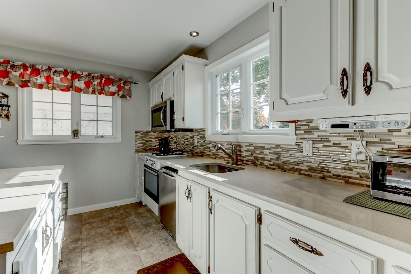 Cuisine - 17 Carré Rémi, Blainville, QC - Indoor Photo Showing Kitchen