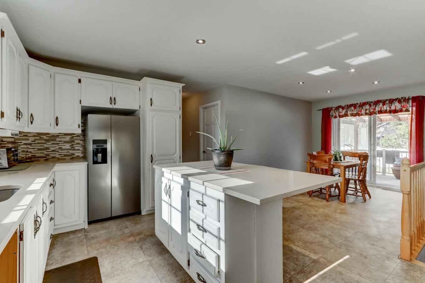Cuisine - 17 Carré Rémi, Blainville, QC - Indoor Photo Showing Kitchen