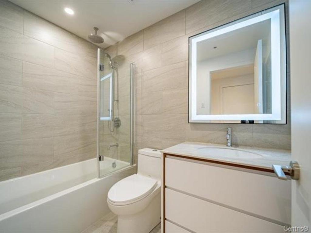Bathroom - 1911-1020 Rue De La Montagne, Montréal (Ville-Marie), QC - Indoor Photo Showing Bathroom