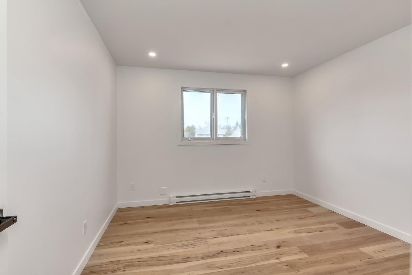 Bedroom - 6150 Boul. Payer, Longueuil (Saint-Hubert), QC - Indoor Photo Showing Other Room