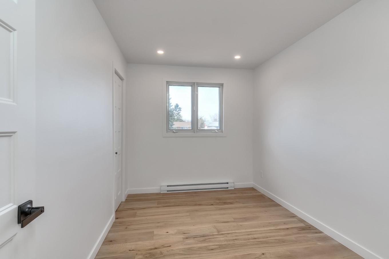 Bedroom - 6150 Boul. Payer, Longueuil (Saint-Hubert), QC - Indoor Photo Showing Other Room