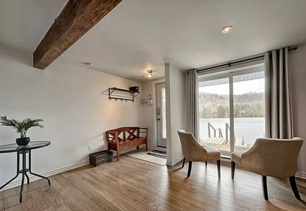 Family room - 2705 Route 323 N., Amherst, QC - Indoor