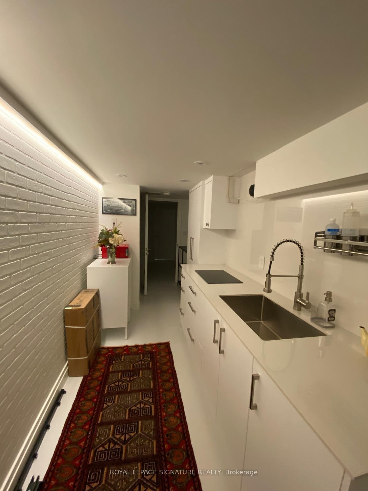 Bacholor-19 Teddington Park Avenue, Toronto, ON - Indoor Photo Showing Kitchen