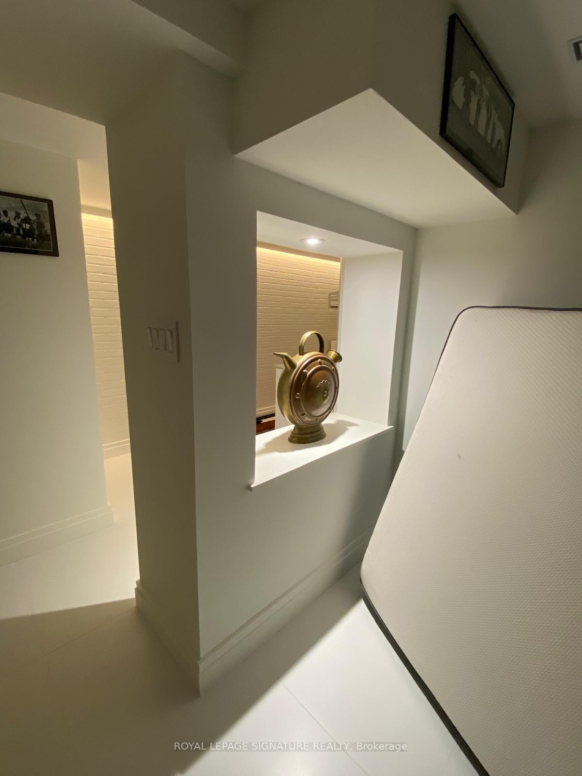 Bacholor-19 Teddington Park Avenue, Toronto, ON - Indoor Photo Showing Other Room