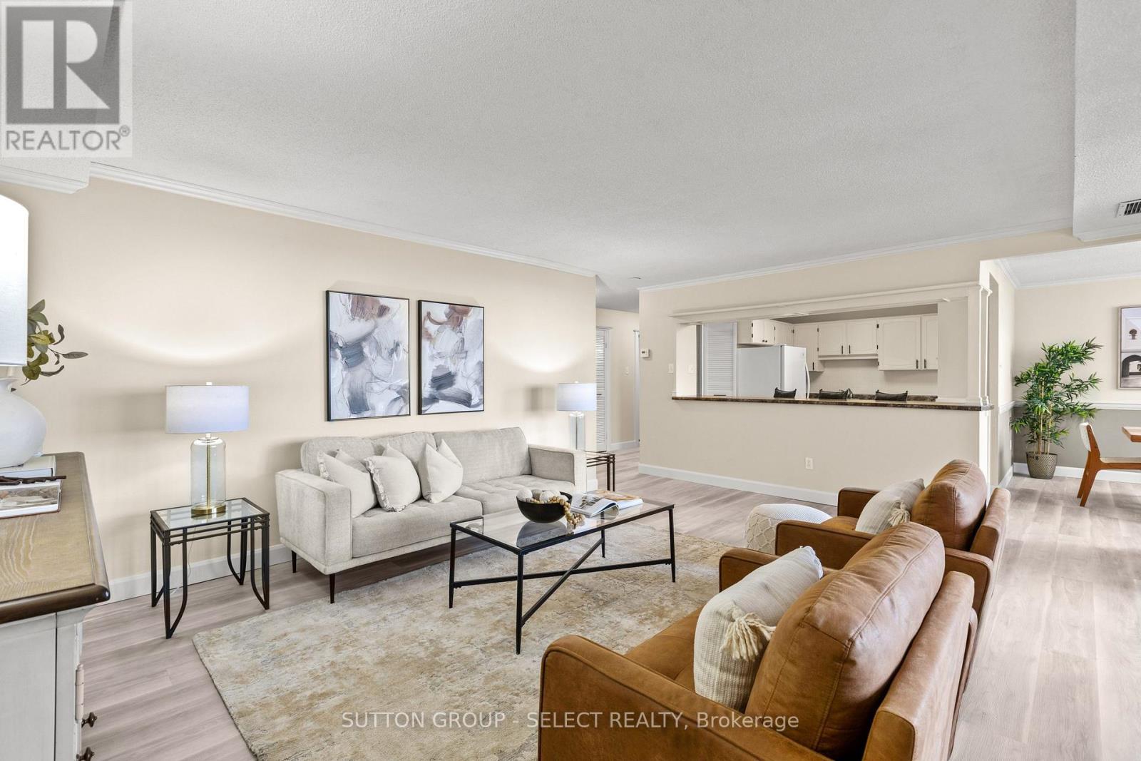 S01702 - 380 King Street, London East (East K), ON - Indoor Photo Showing Living Room