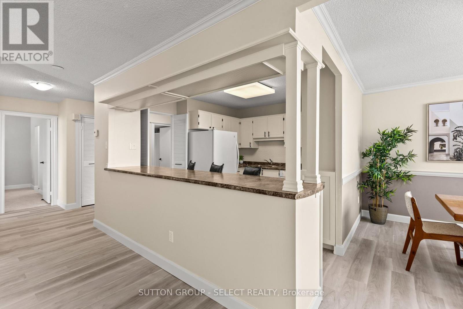 S01702 - 380 King Street, London East (East K), ON - Indoor