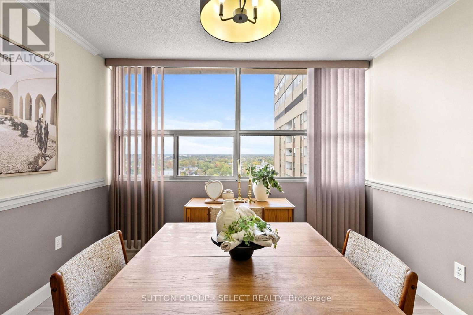 S01702 - 380 King Street, London East (East K), ON - Indoor Photo Showing Dining Room