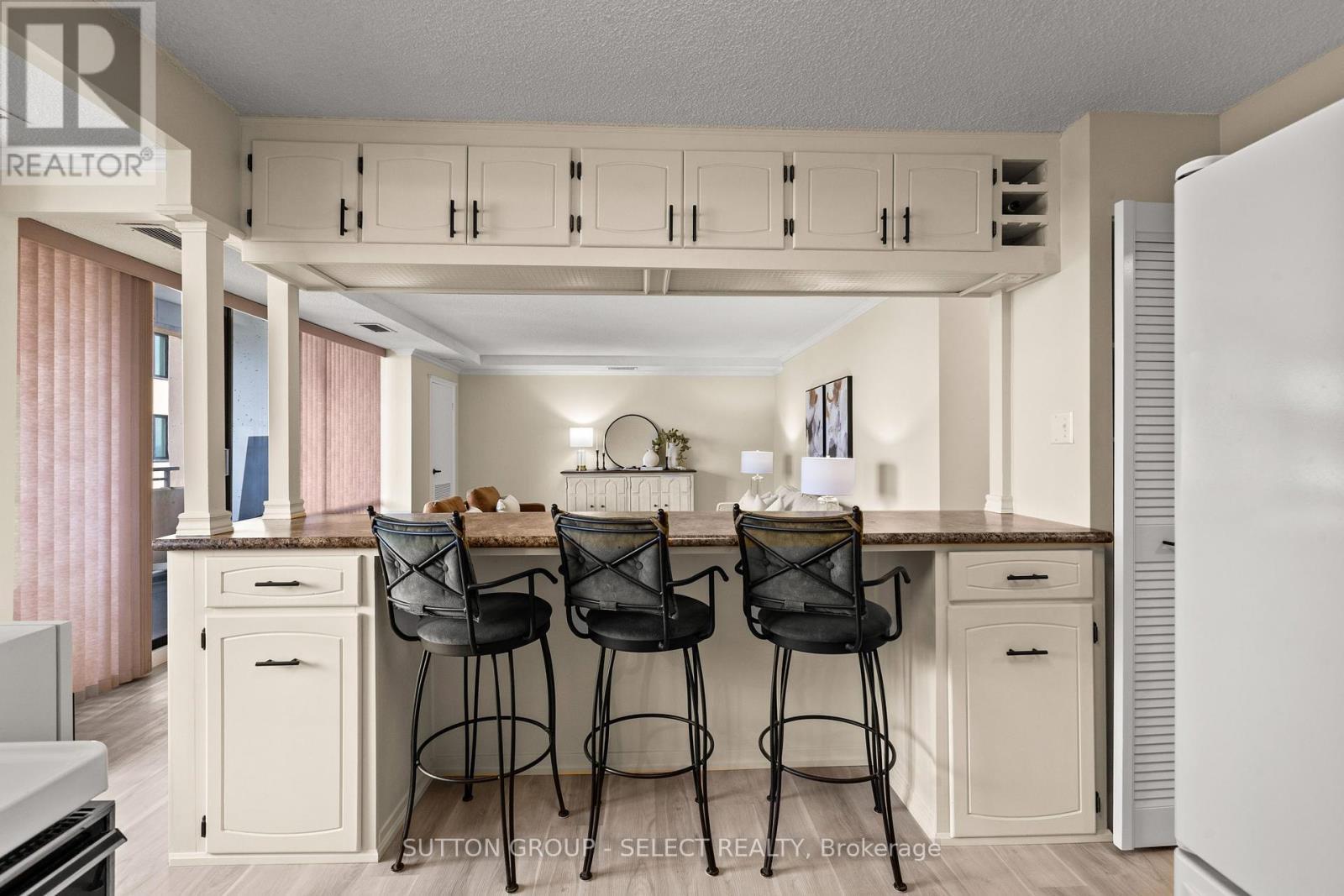 S01702 - 380 King Street, London East (East K), ON - Indoor