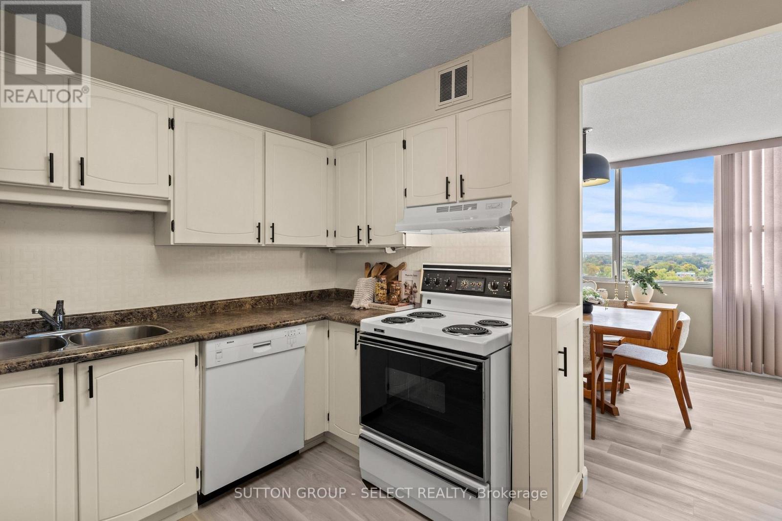 S01702 - 380 King Street, London East (East K), ON - Indoor Photo Showing Kitchen With Double Sink
