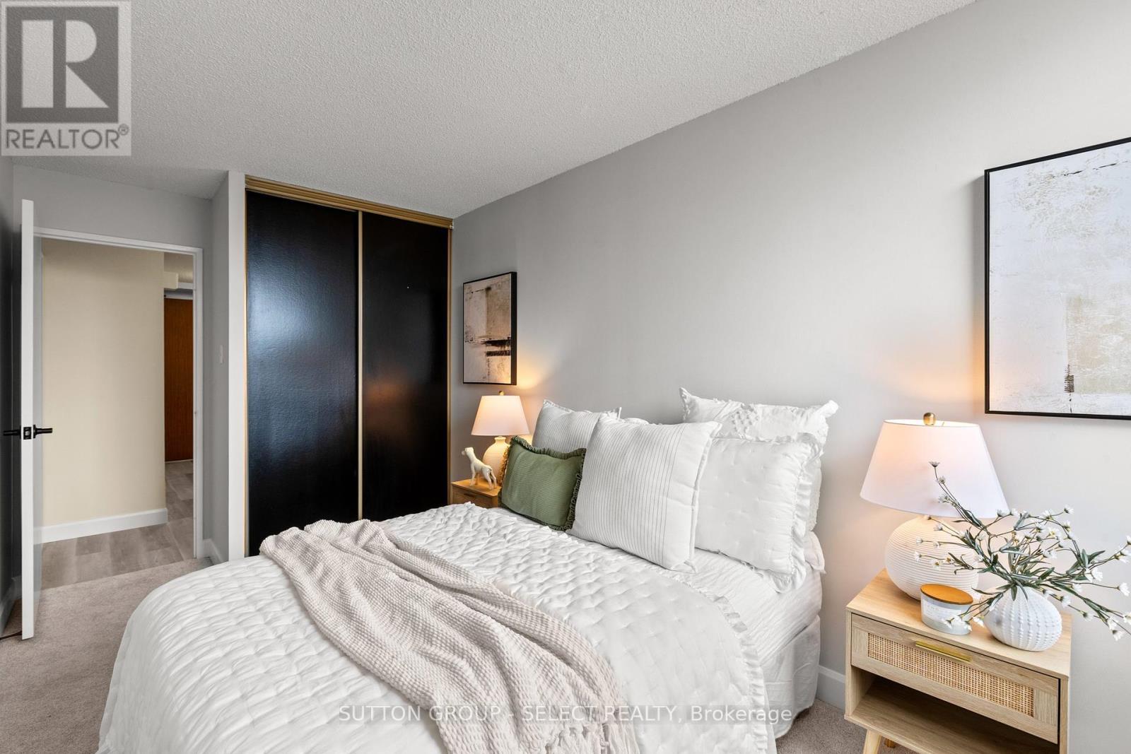 S01702 - 380 King Street, London East (East K), ON - Indoor Photo Showing Bedroom