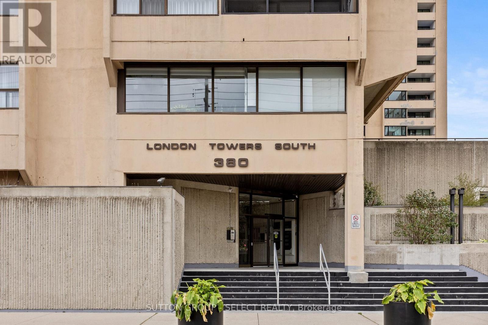 S01702 - 380 King Street, London East (East K), ON - Outdoor