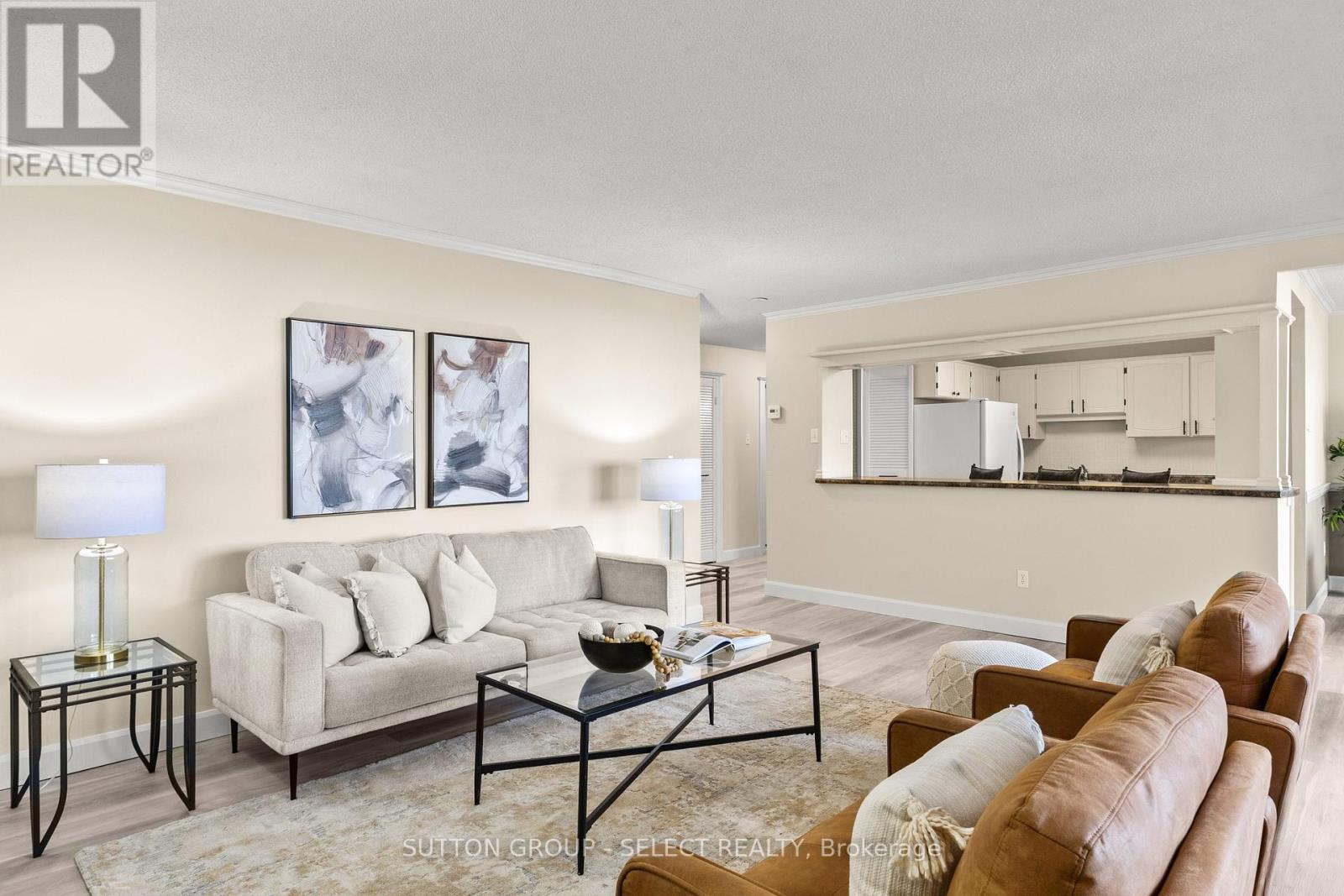 S01702 - 380 King Street, London East (East K), ON - Indoor Photo Showing Living Room