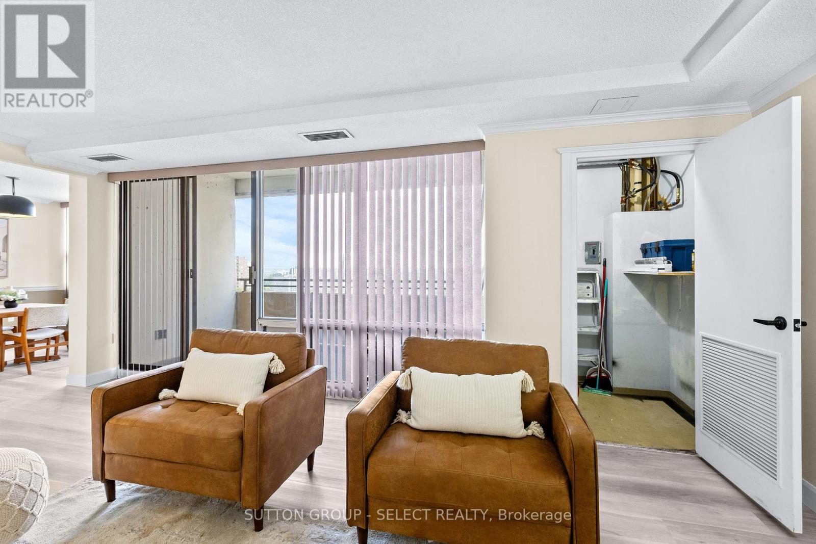 S01702 - 380 King Street, London East (East K), ON - Indoor