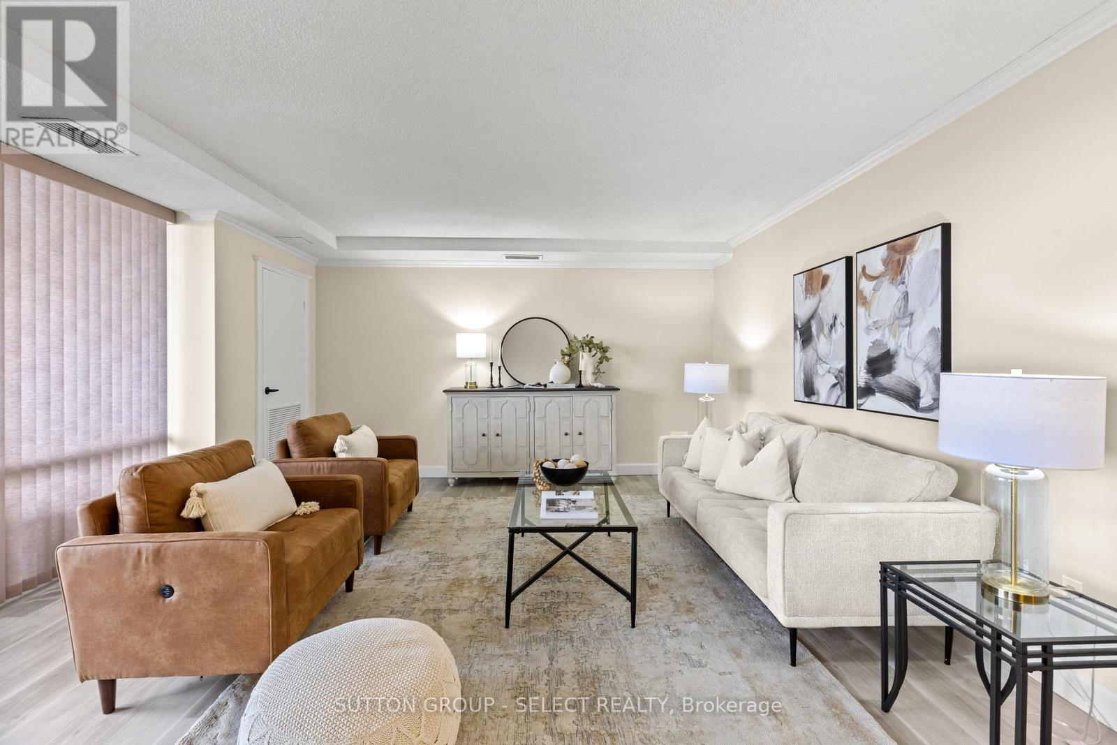 S01702 - 380 King Street, London East (East K), ON - Indoor Photo Showing Living Room