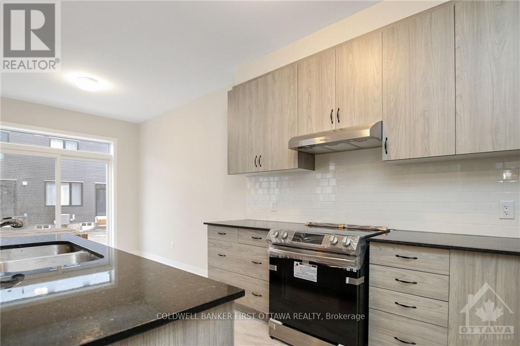 71 Kindred Row, Ottawa, ON - Indoor Photo Showing Kitchen With Double Sink