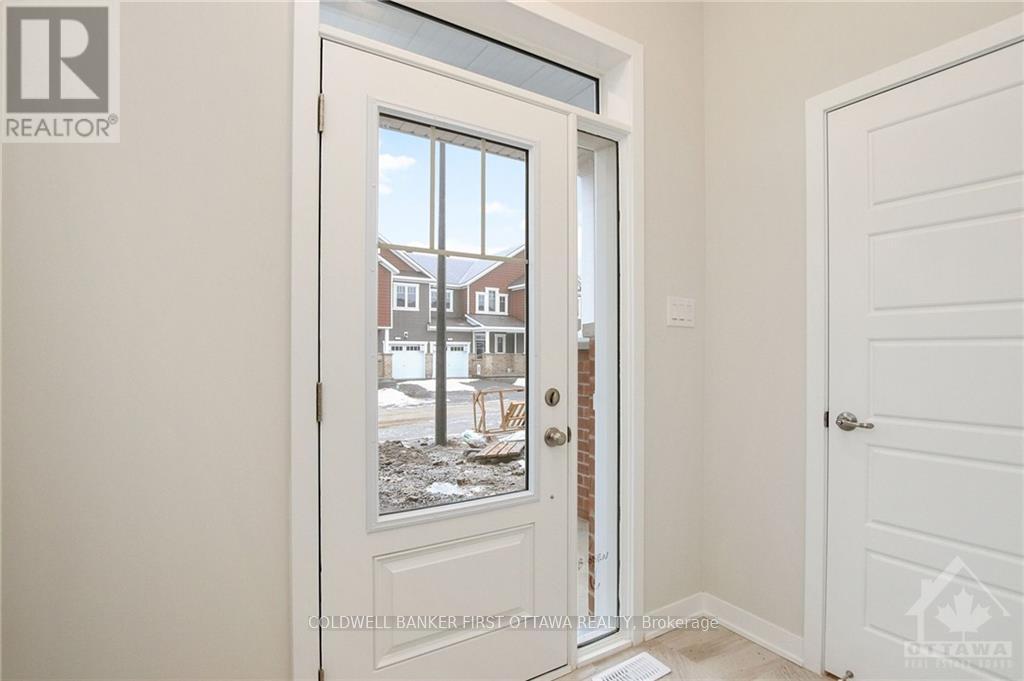 71 Kindred Row, Ottawa, ON - Indoor Photo Showing Other Room