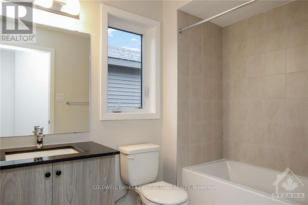 71 Kindred Row, Ottawa, ON - Indoor Photo Showing Bathroom