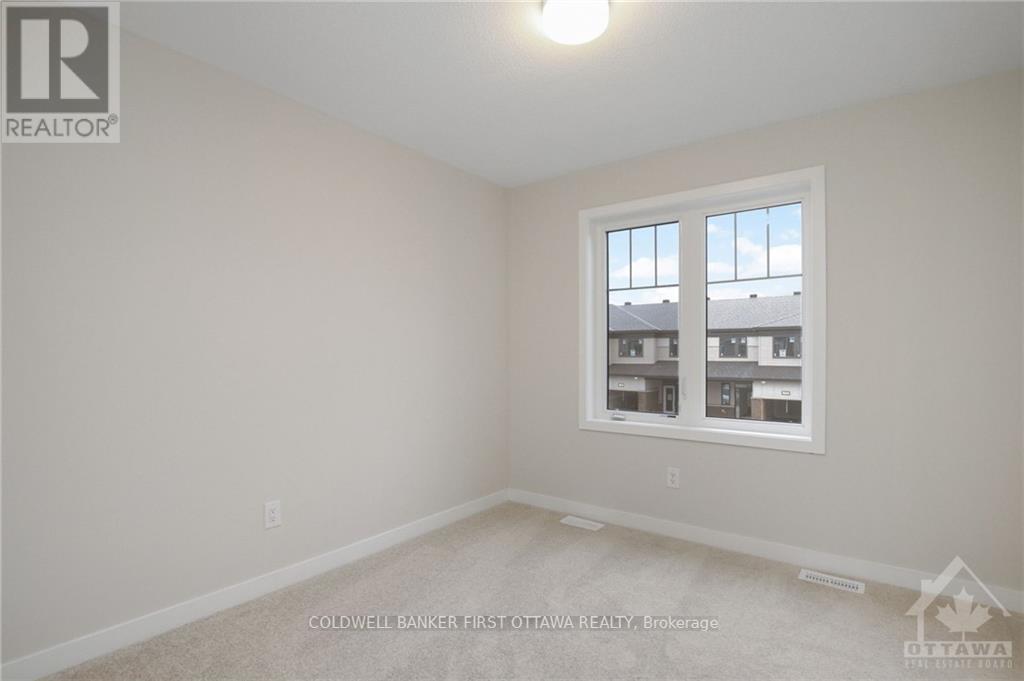71 Kindred Row, Ottawa, ON - Indoor Photo Showing Other Room