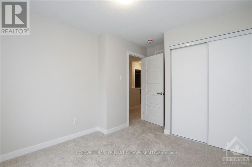 71 Kindred Row, Ottawa, ON - Indoor Photo Showing Other Room