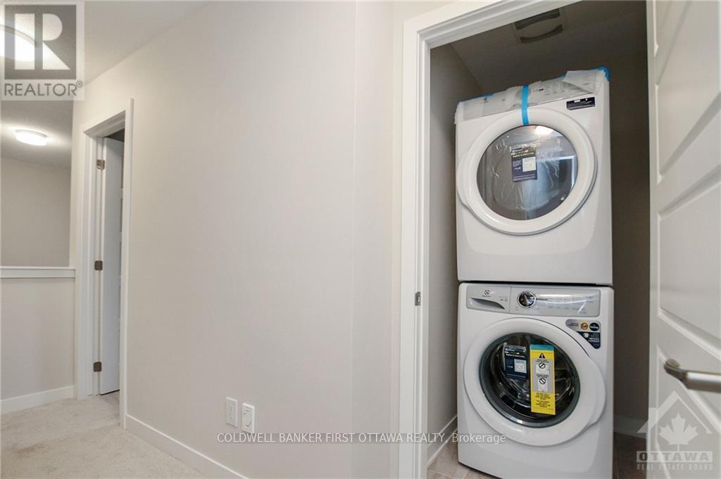 71 Kindred Row, Ottawa, ON - Indoor Photo Showing Laundry Room