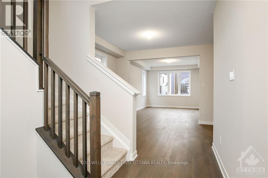 71 Kindred Row, Ottawa, ON - Indoor Photo Showing Other Room