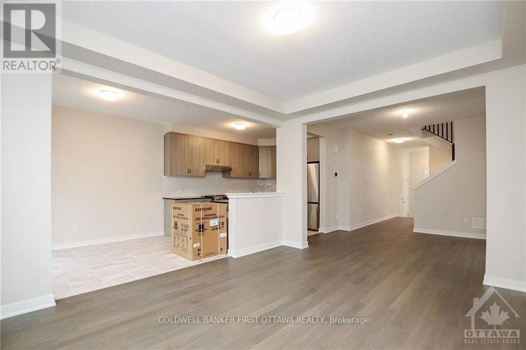 71 Kindred Row, Ottawa, ON - Indoor Photo Showing Other Room
