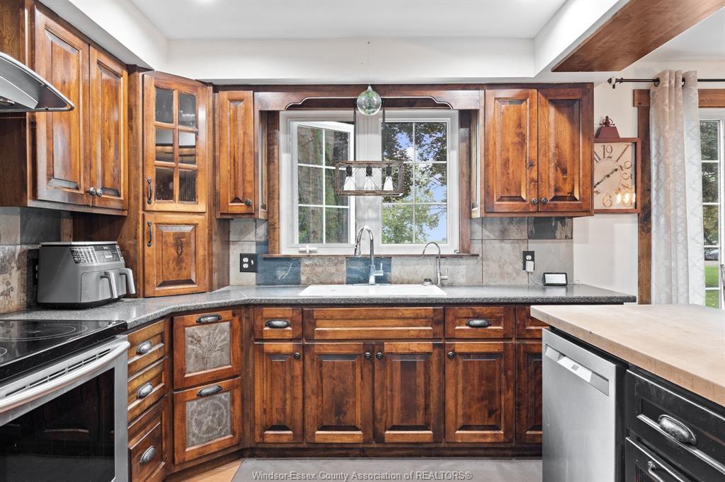 6653 St Phillippes Line, Grande Pointe, ON