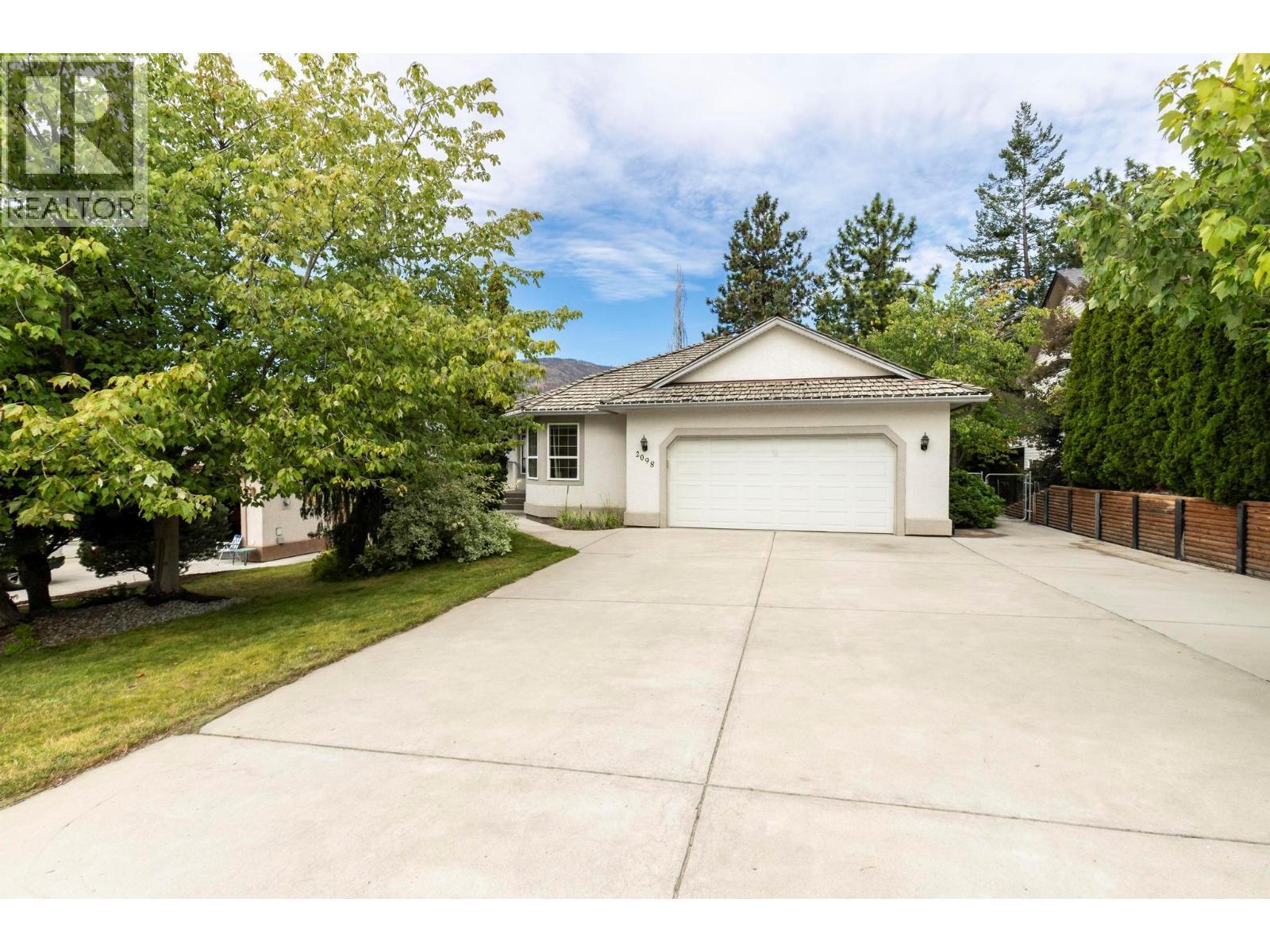 2098 Sunview Drive, West Kelowna, BC - Outdoor