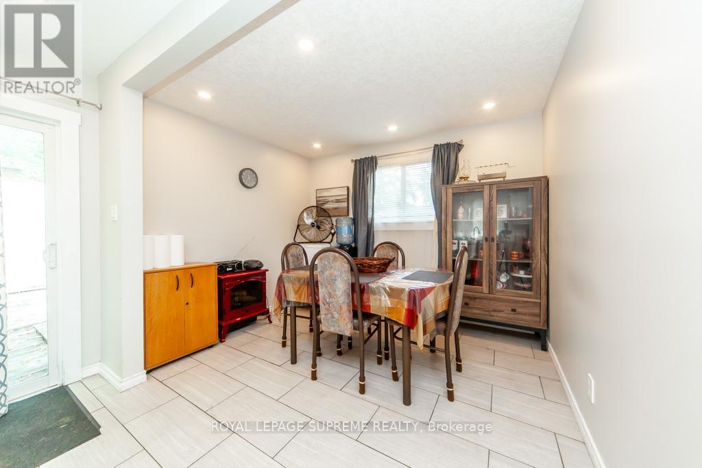 13 Robins Avenue, Hamilton, ON - Indoor Photo Showing Dining Room