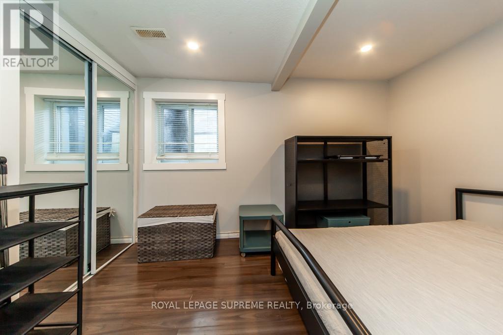 13 Robins Avenue, Hamilton, ON - Indoor Photo Showing Bedroom