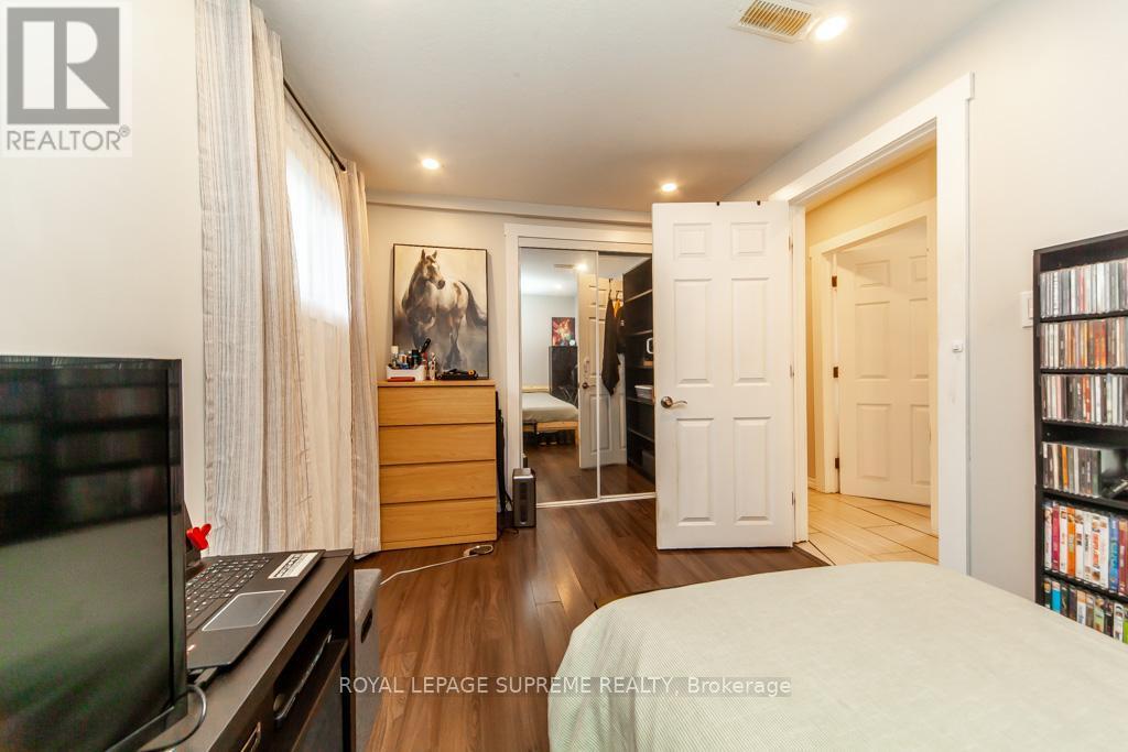 13 Robins Avenue, Hamilton, ON - Indoor Photo Showing Bedroom