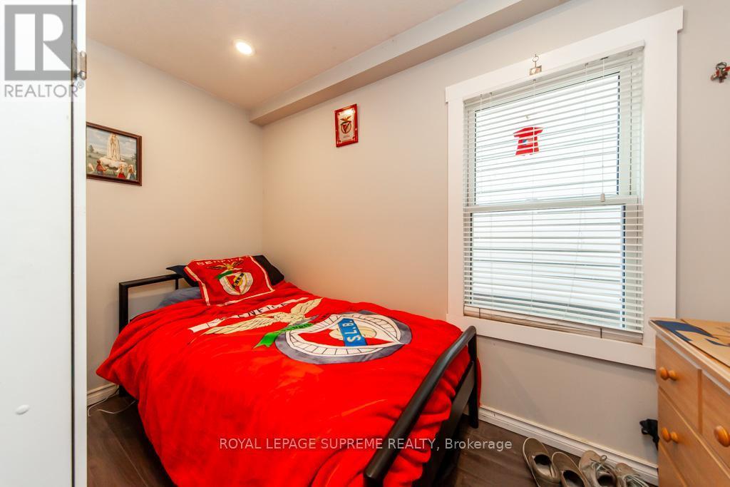13 Robins Avenue, Hamilton, ON - Indoor Photo Showing Bedroom