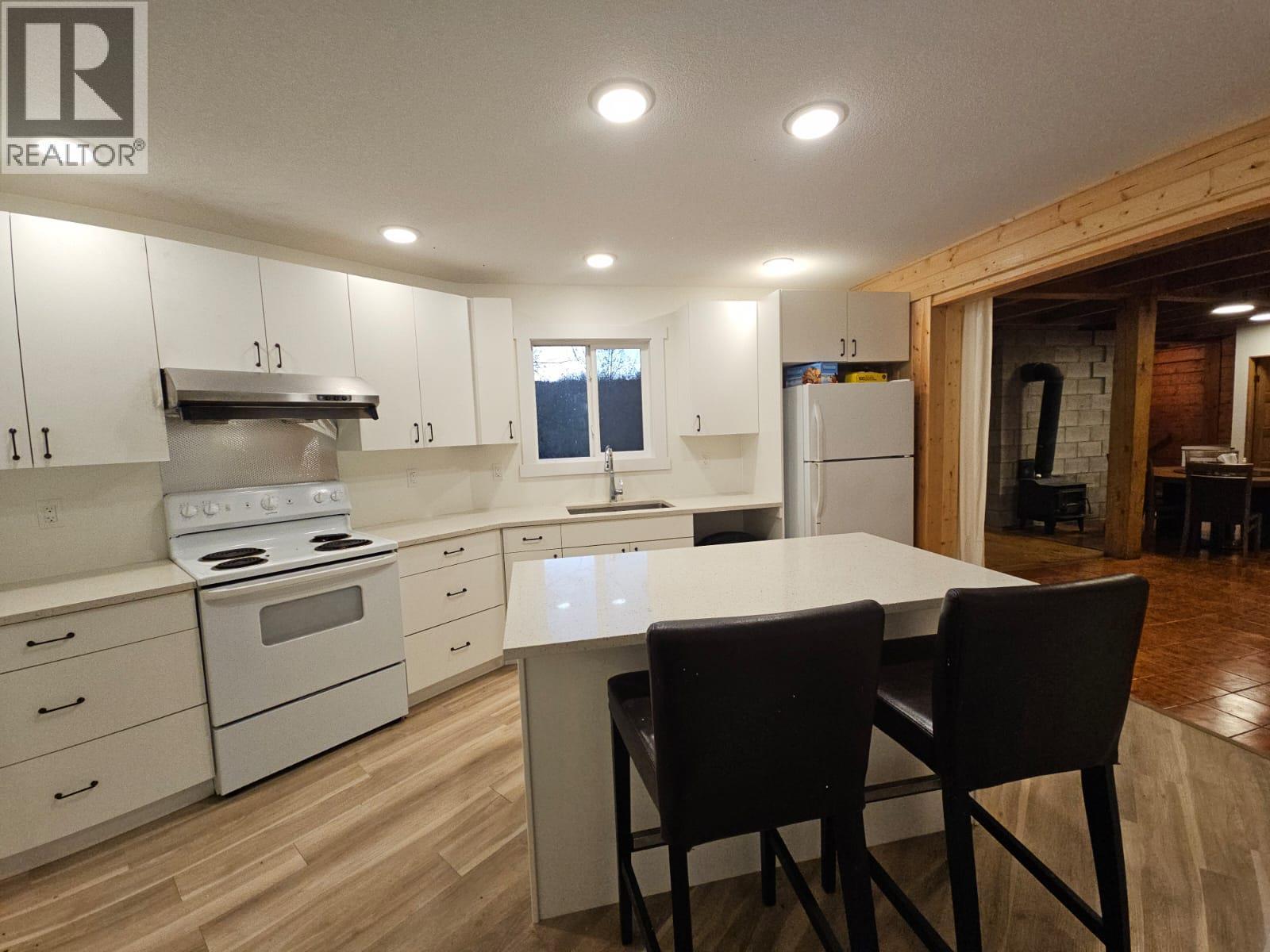 2601 Calliou Road, Chetwynd, BC - Indoor Photo Showing Kitchen