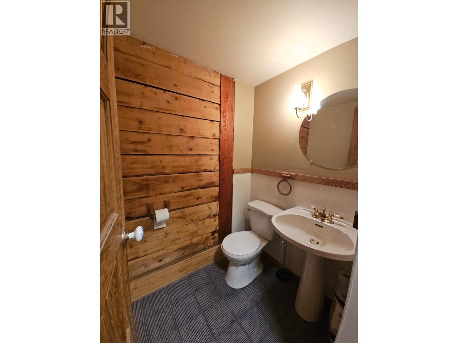 2601 Calliou Road, Chetwynd, BC - Indoor Photo Showing Bathroom