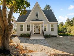 59 Union Street Chester, NS B0J 1J0