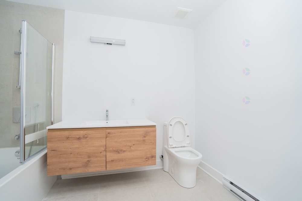 Bathroom - 102-8945 Boul. Viau, Montréal (Saint-Léonard), QC - Indoor Photo Showing Bathroom