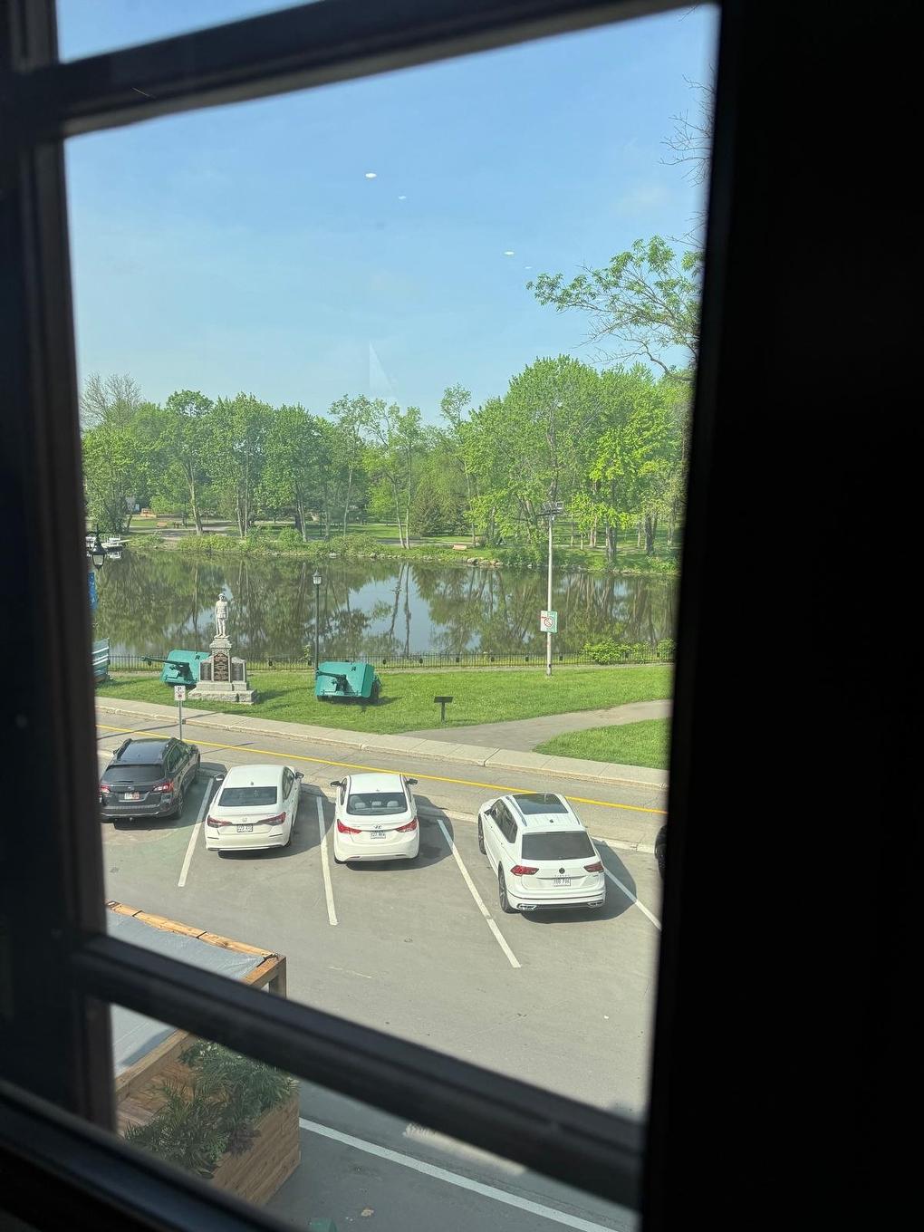 Vue sur l'eau - 310-275 Boul. Des Braves, Terrebonne (Terrebonne), QC